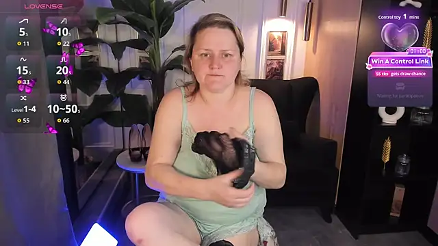 Snapshot of ScarlettSoft chatting on May 14, 2026, 5:48 am ScarlettSoft online show from May 14, 2026, 5:48 am
