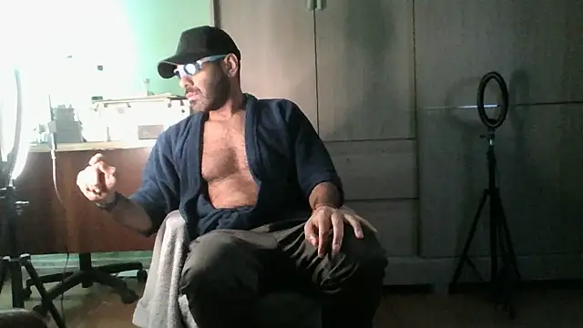 Snapshot of MILITARS chatting on June 25, 2026, 11:54 pm MILITARS online show from June 25, 2026, 11:54 pm
