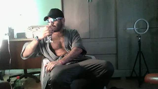 Snapshot of MILITARS chatting on June 25, 2026, 5:05 am MILITARS online show from June 25, 2026, 5:05 am