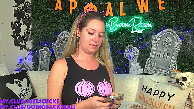 boomboomr00m online show from October 9, 2025, 1:28 am