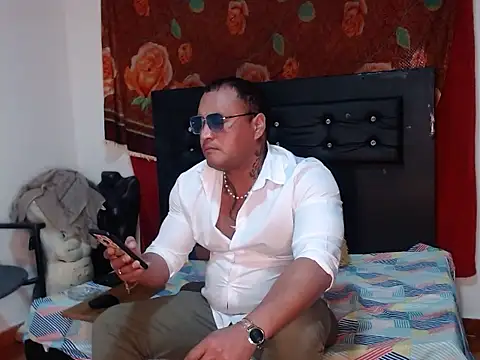 Snapshot of hardrock982 chatting on November 27, 2025, 1:55 pm hardrock982 online show from November 27, 2025, 1:55 pm