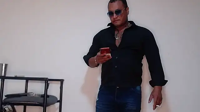 Snapshot of hardrock982 chatting on November 28, 2025, 2:28 pm hardrock982 online show from November 28, 2025, 2:28 pm