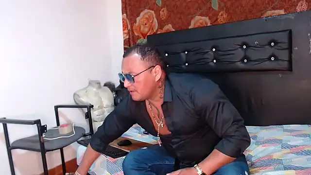 Snapshot of hardrock982 chatting on November 20, 2025, 2:07 pm hardrock982 online show from November 20, 2025, 2:07 pm