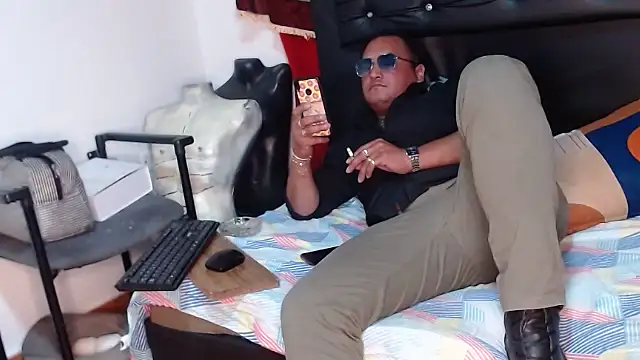 Snapshot of hardrock982 chatting on December 5, 2025, 2:15 pm hardrock982 online show from December 5, 2025, 2:15 pm