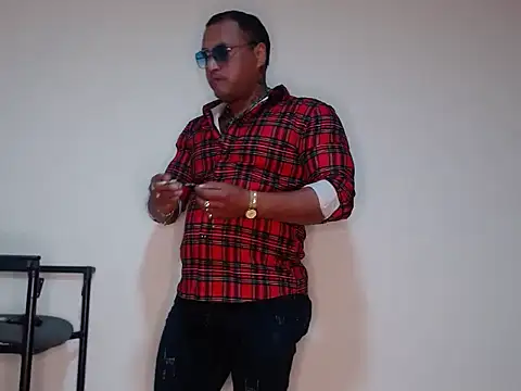 Snapshot of hardrock982 chatting on November 26, 2025, 1:11 pm hardrock982 online show from November 26, 2025, 1:11 pm