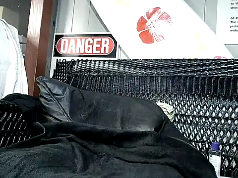 HungHawaiian808xh online show from November 16, 2025, 8:02 pm