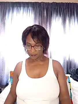 Snapshot of Hotgrannyx chatting on April 26, 2026, 11:18 am Hotgrannyx online show from April 26, 2026, 11:18 am