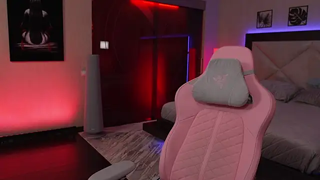 GirlGogo online show from November 25, 2025, 9:15 pm