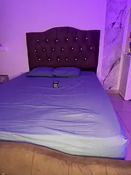 alysson 18 online show from April 14, 2026, 2:16 am