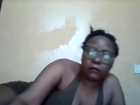 Snapshot of Africangal chatting on November 16, 2025, 8:30 am Africangal online show from November 16, 2025, 8:30 am