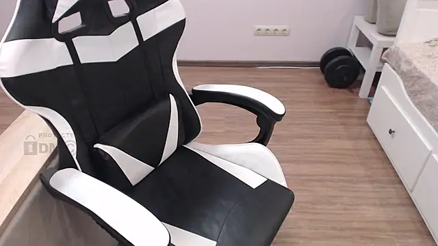 Snapshot of Mandarin4ks chatting on March 17, 2025, 12:35 pm Mandarin4ks online show from March 17, 2025, 12:35 pm