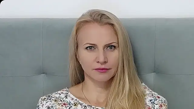 Snapshot of K__Adrienne chatting on September 30, 2025, 4:40 am K  Adrienne online show from September 30, 2025, 4:40 am