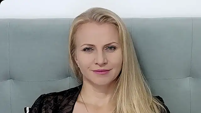 Snapshot of K__Adrienne chatting on October 3, 2025, 5:09 am K  Adrienne online show from October 3, 2025, 5:09 am