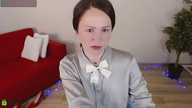 VickyGolden online show from April 19, 2026, 5:08 am