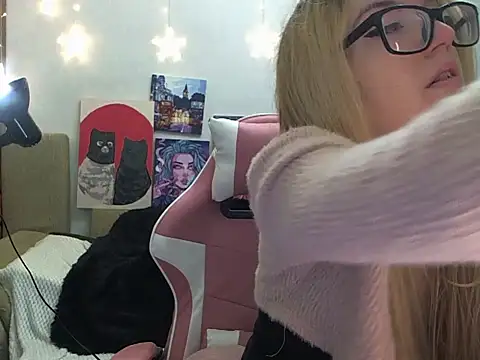 Snapshot of SecretSophia chatting on September 20, 2025, 6:46 pm SecretSophia online show from September 20, 2025, 6:46 pm