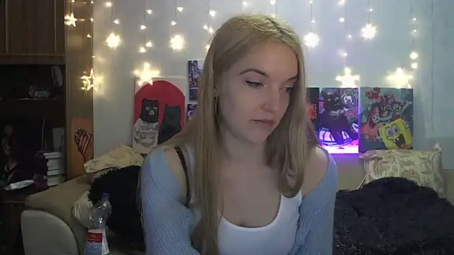 Snapshot of SecretSophia chatting on March 4, 2025, 4:20 pm SecretSophia online show from March 4, 2025, 4:20 pm