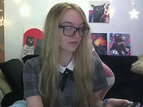 Snapshot of SecretSophia chatting on November 12, 2025, 5:39 pm SecretSophia online show from November 12, 2025, 5:39 pm