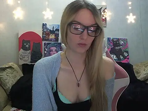 Snapshot of SecretSophia chatting on October 1, 2025, 9:29 pm SecretSophia online show from October 1, 2025, 9:29 pm