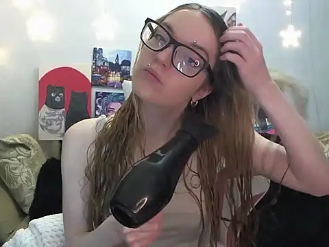 Snapshot of SecretSophia chatting on October 3, 2025, 9:16 pm SecretSophia online show from October 3, 2025, 9:16 pm