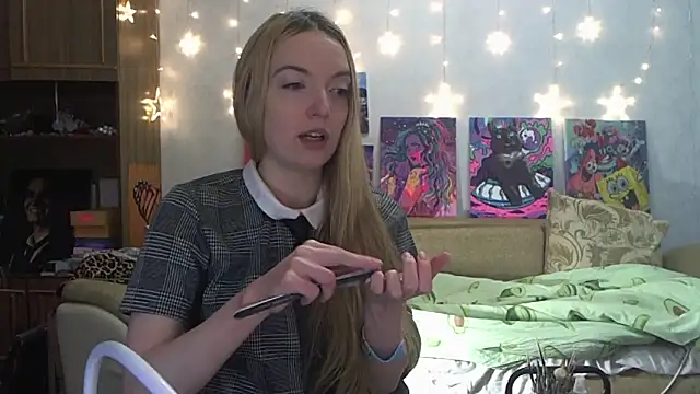 Snapshot of SecretSophia chatting on January 13, 2025, 12:35 pm SecretSophia online show from January 13, 2025, 12:35 pm