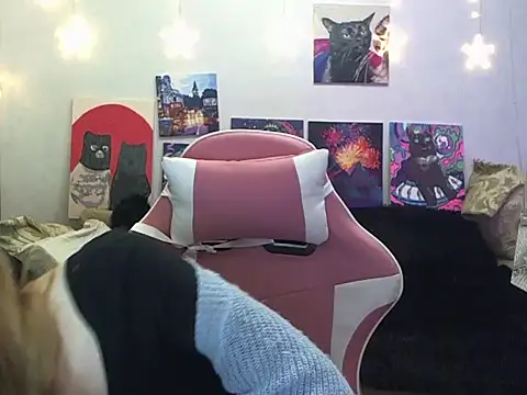 Snapshot of SecretSophia chatting on October 31, 2025, 1:08 pm SecretSophia online show from October 31, 2025, 1:08 pm