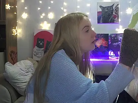 Snapshot of SecretSophia chatting on March 18, 2025, 11:31 pm SecretSophia online show from March 18, 2025, 11:31 pm