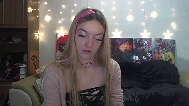 Snapshot of SecretSophia chatting on February 18, 2025, 4:14 pm SecretSophia online show from February 18, 2025, 4:14 pm