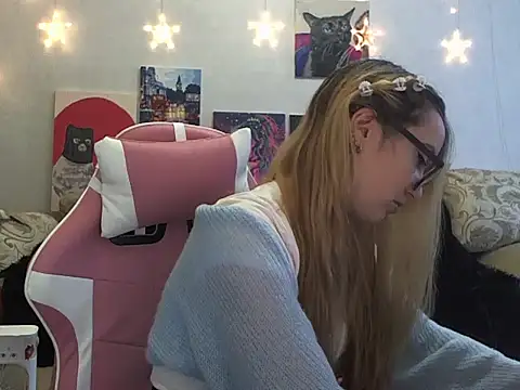 Snapshot of SecretSophia chatting on October 21, 2025, 11:20 am SecretSophia online show from October 21, 2025, 11:20 am