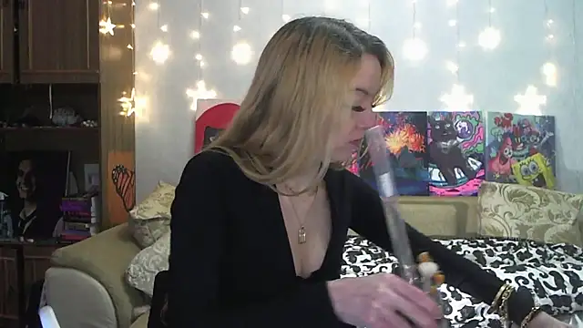 Snapshot of SecretSophia chatting on January 25, 2025, 7:18 pm SecretSophia online show from January 25, 2025, 7:18 pm