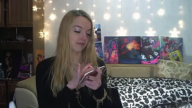 Snapshot of SecretSophia chatting on January 25, 2025, 10:28 pm SecretSophia online show from January 25, 2025, 10:28 pm