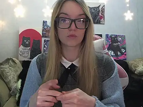 Snapshot of SecretSophia chatting on October 4, 2025, 7:37 pm SecretSophia online show from October 4, 2025, 7:37 pm