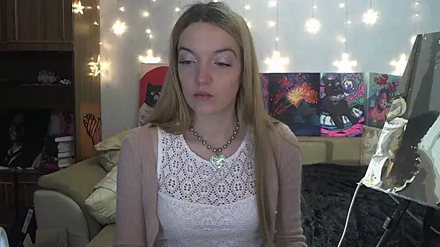 Snapshot of SecretSophia chatting on February 16, 2025, 2:43 pm SecretSophia online show from February 16, 2025, 2:43 pm