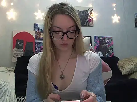 Snapshot of SecretSophia chatting on September 25, 2025, 8:48 pm SecretSophia online show from September 25, 2025, 8:48 pm