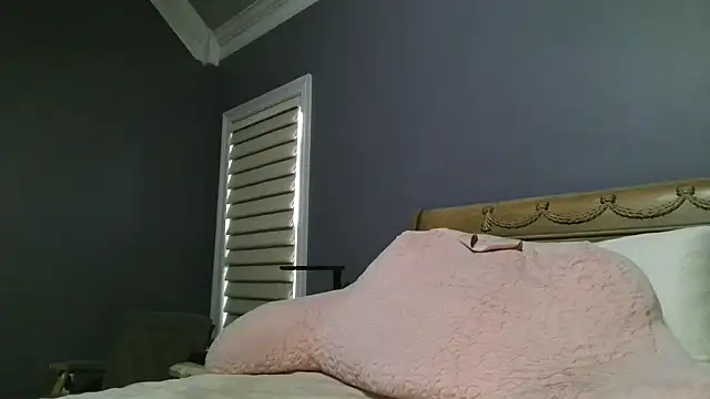 Lisaisluscious online show from April 13, 2026, 1:48 pm