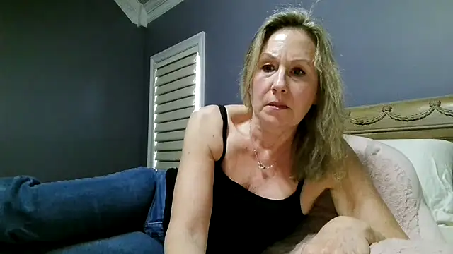 Lisaisluscious online show from April 18, 2026, 2:30 pm