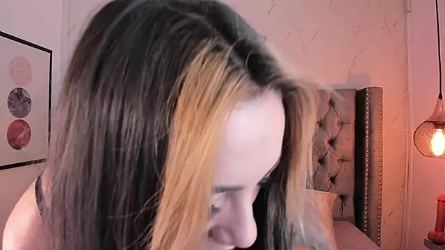 Snapshot of Kim_Blane chatting on September 18, 2025, 4:15 am Kim Blane online show from September 18, 2025, 4:15 am