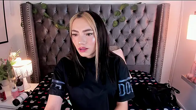 Snapshot of Kim_Blane chatting on February 2, 2025, 2:59 am Kim Blane online show from February 2, 2025, 2:59 am