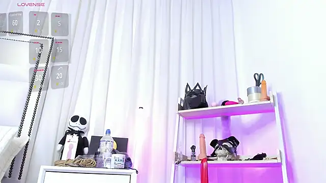 SAMANTHA DM online show from September 18, 2025, 2:20 pm