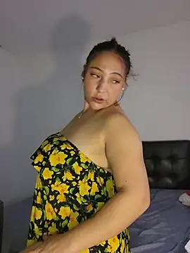 Snapshot of VickyHoult chatting on November 15, 2025, 10:14 pm VickyHoult online show from November 15, 2025, 10:14 pm