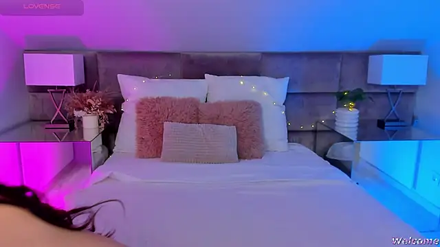 Snapshot of MiaMuse chatting on November 15, 2025, 8:13 pm MiaMuse online show from November 15, 2025, 8:13 pm