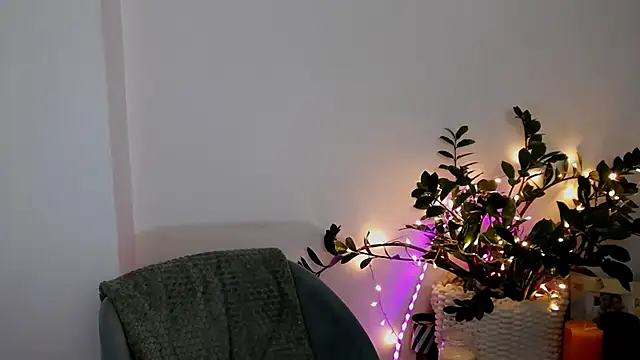 Snapshot of Xentthia chatting on February 6, 2025, 3:52 pm Xentthia online show from February 6, 2025, 3:52 pm