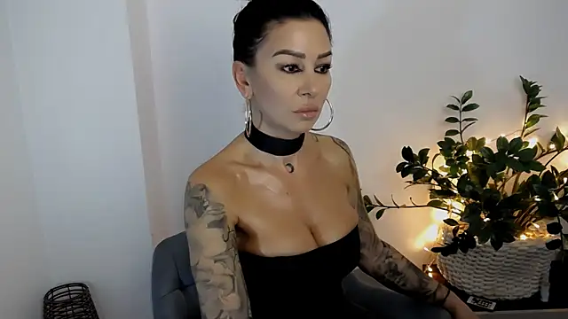 Snapshot of Xentthia chatting on October 7, 2025, 2:51 pm Xentthia online show from October 7, 2025, 2:51 pm