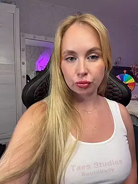 Snapshot of Kitty_Ricky chatting on April 11, 2026, 10:19 am Kitty Ricky online show from April 11, 2026, 10:19 am