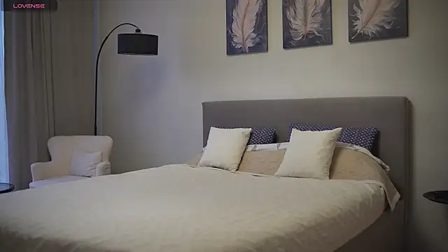 Danielle Thomas online show from September 18, 2025, 9:45 am