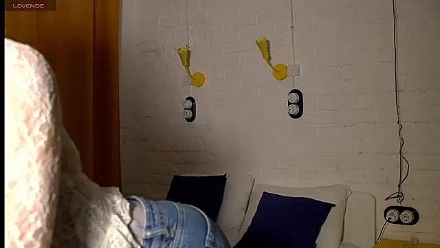 Danielle Thomas online show from November 15, 2025, 9:19 pm