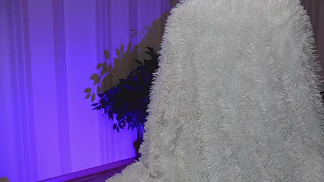 Danielle Thomas online show from March 22, 2025, 6:22 am