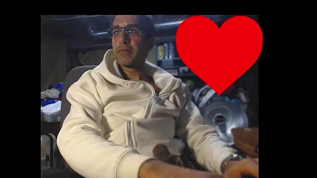 Snapshot of Gsmile1 chatting on April 11, 2026, 6:11 pm Gsmile1 online show from April 11, 2026, 6:11 pm