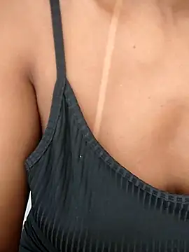 NeydeHotWife online show from June 25, 2026, 6:13 pm