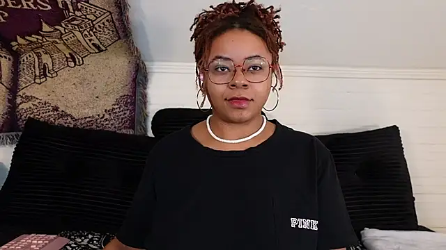 Snapshot of -khayaparker chatting on June 24, 2026, 7:33 pm -khayaparker online show from June 24, 2026, 7:33 pm