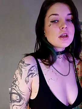 Snapshot of LazyTanukii chatting on October 17, 2025, 6:39 am LazyTanukii online show from October 17, 2025, 6:39 am